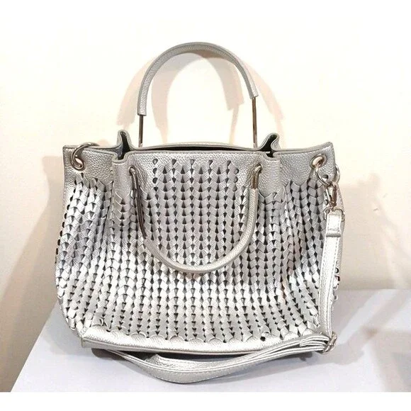 SANDRA ROBERTS SQUARED - METALLIC SILVER WOVEN DESIGN HANDBAG 11Wx11Hx5.5D - Picture 1 of 7